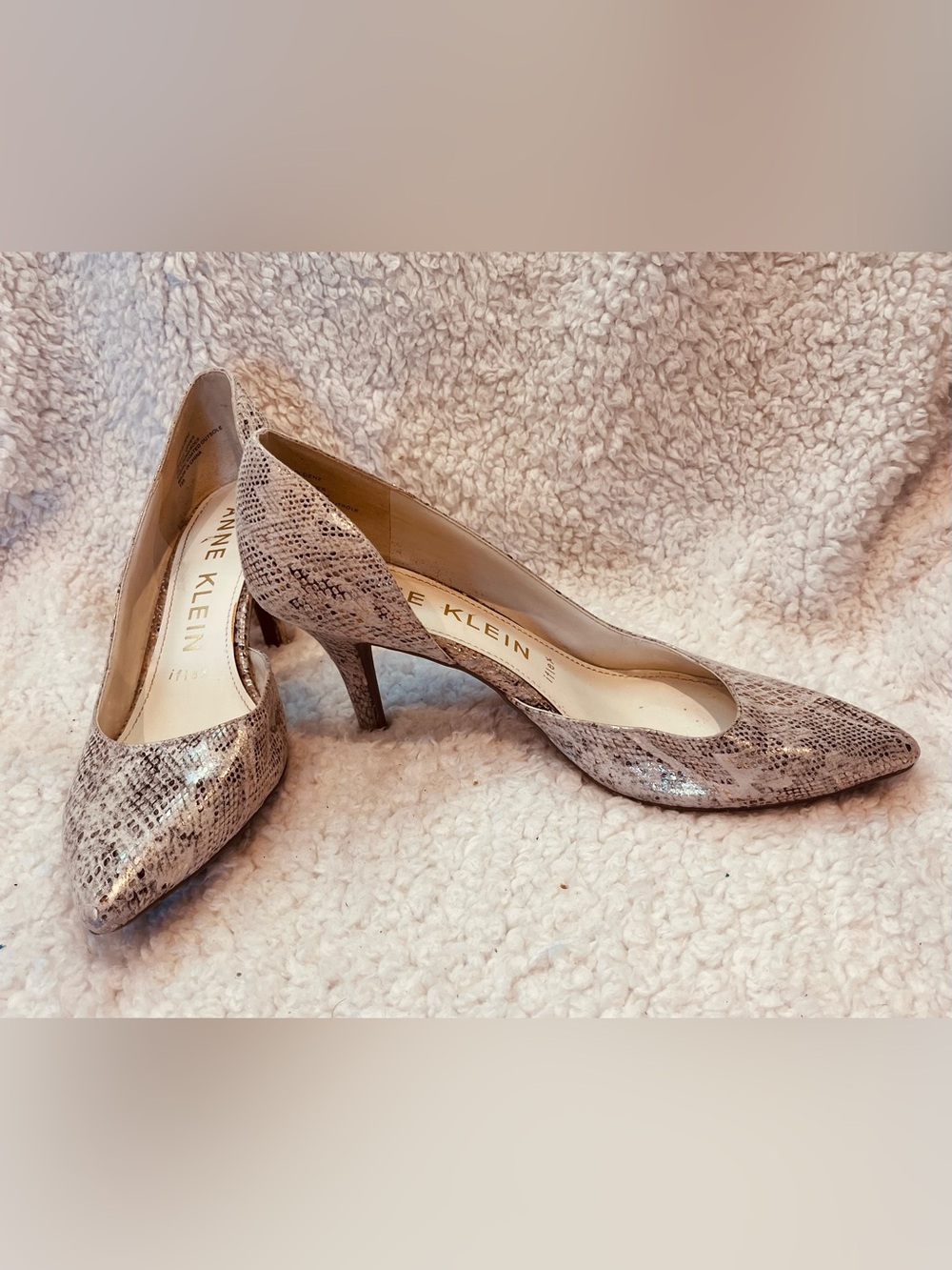 Anne Klein i Flex Snakeskin Heels Pumps Size 8 Stiletto Gold Tan Side Cutout